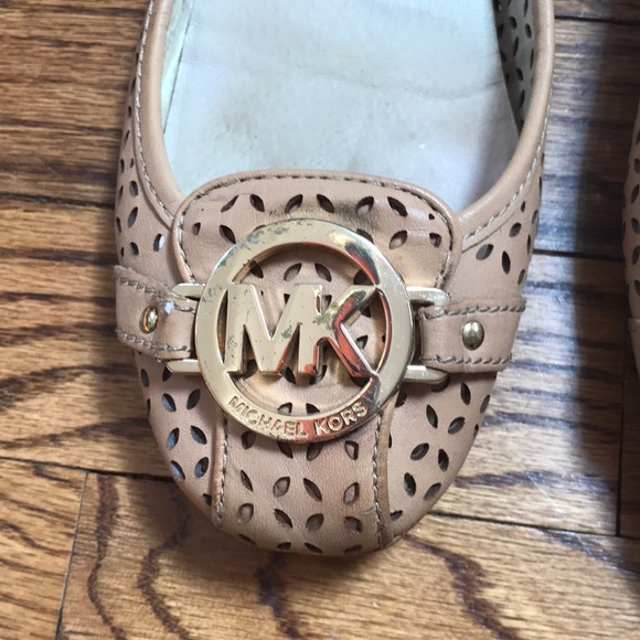 Michael Kors Leather Tan & Gold Flat Shoes sz 7.5 - Picture 2 of 4